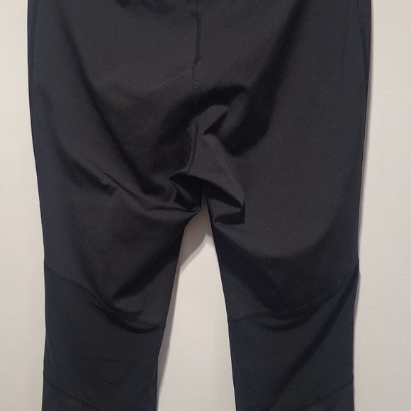 Old Navy XL Black Cropped Leggings - Picture 5 of 6
